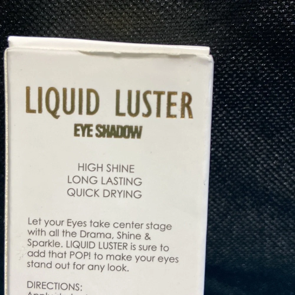Amuse - Liquid Luster Eye Shadow - Frozen Berry Color